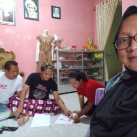 Panitia PILKADES lakukan penyebaran Surat Undangan Pemilih