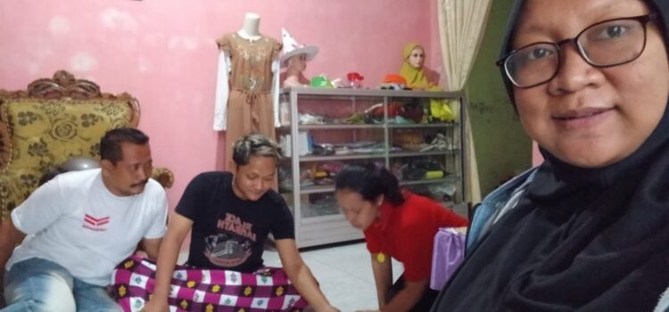 Panitia PILKADES lakukan penyebaran Surat Undangan Pemilih